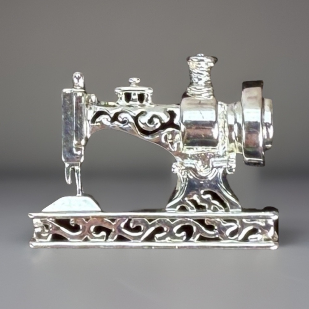 Silvertone Sewing Machine Brooch Pin - Picture 3 of 7